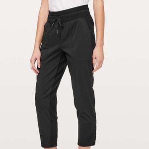 🍁Lululemon dance studio crop *25” black